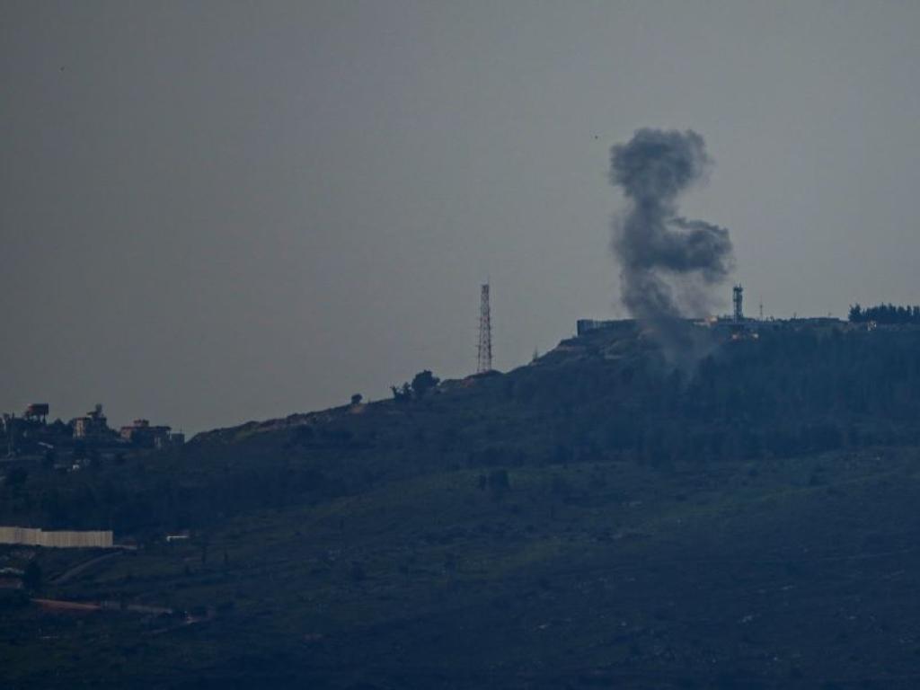 Двама души бяха убити при израелски въздушен удар по покрайнините на