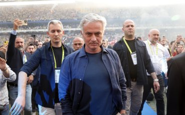 Моуриньо дебютира начело на Фенербахче срещу български отбор?