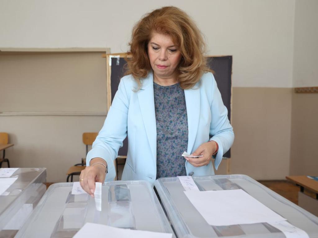 Вицепрезидентът Илияна Йотова упражни правото си на глас в Софийската професионална