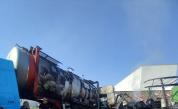 Цистерна за глюкоза се удари в камион, пламна пожар