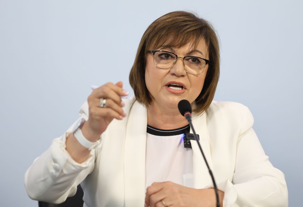 Нинова: Обществото "ври и кипи", Радев изпусна шанса си