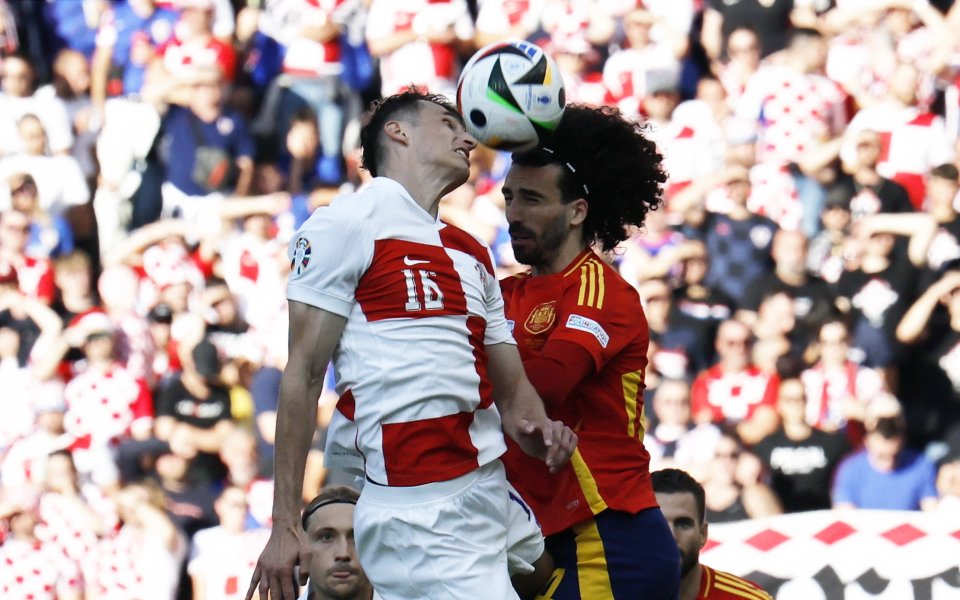 Нападателят на Хърватия - Анте Будимир, смята, че Испания е