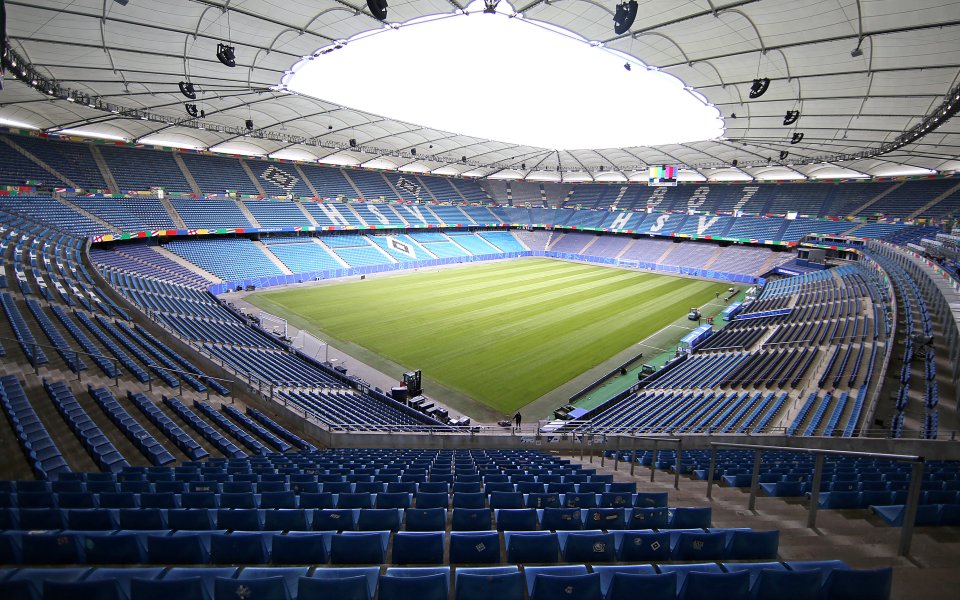 Националните отбори на Нидерландия и Полша не получиха разрешение да проведат официалната си тренировка