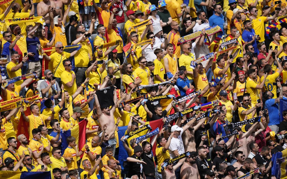 Двете фен зони в Берлин, на които всяка вечер десетки