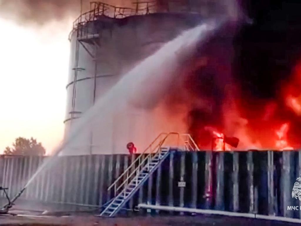 Разразиха се пожари в две руски горивни депа съобщиха представители