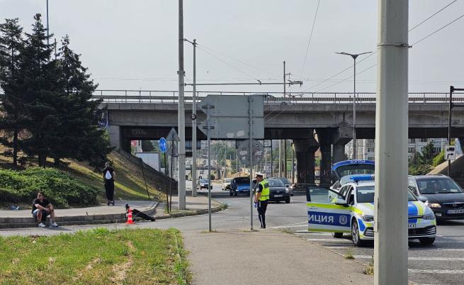 Пътно произшествие между тротинетка и лека кола в Русе, има тежко ранен