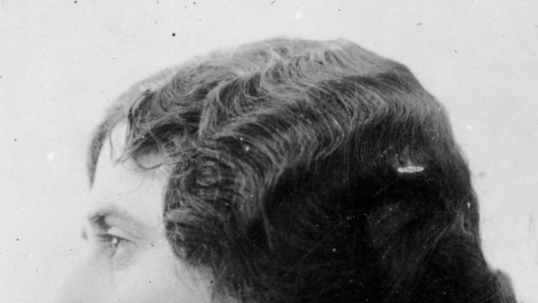  Зловещите истории на 7 брадати дами 