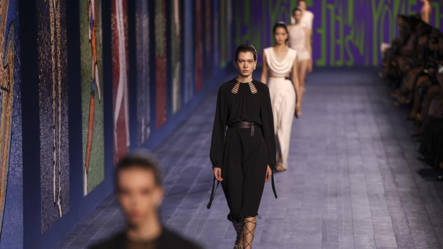 "Скиапарели" и "Диор" откриха Седмицата на висшата мода в Париж