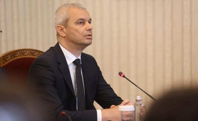 Костадинов след консултациите в президентството: Правителство на ГЕРБ и ДПС ще изключи тока на политическата система