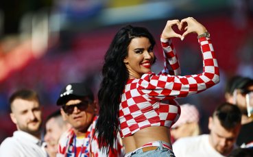 Пищната хърватка Ивана Кнол отново събра погледите на UEFA EURO