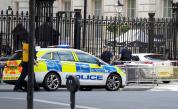 Нежелани съобщения и интимни снимки: Арестуваха мъж за тормоз на депутати в Лондон