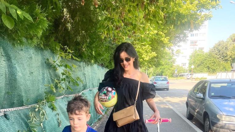  Вижте сладките фотоси на Мона и фамилията ѝ 