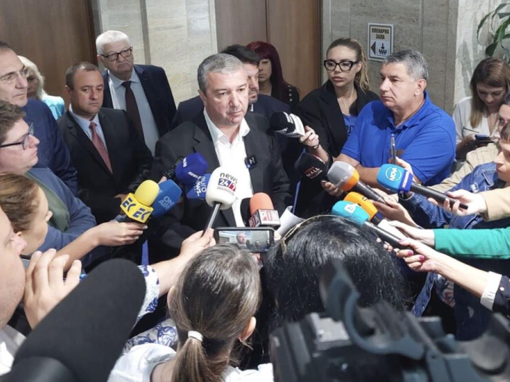 Парламентарната група на БСП за България внася проект на решение