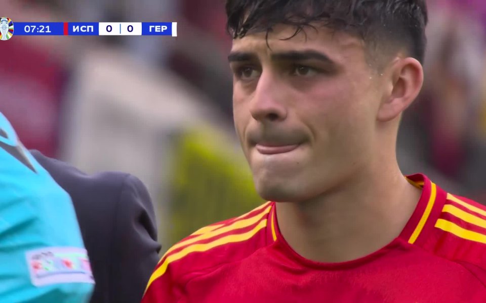 Испания и Германия играят при 0:0 след първото полувреме.  <time