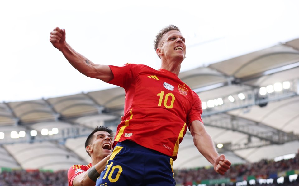 Селекциите на Испания и Германия играят при резултат 1:0 в