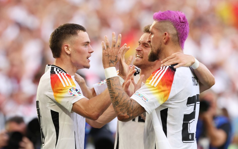 Селекциите на Испания и Германия играят при резултат 2:1 в