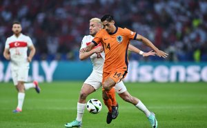 ГЛЕДАЙ НА ЖИВО: Нидерландия - Турция 0:1, Акайдън откри