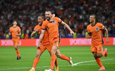 Нидерландия се върна в играта! Де Врай изравни резултата (видео)