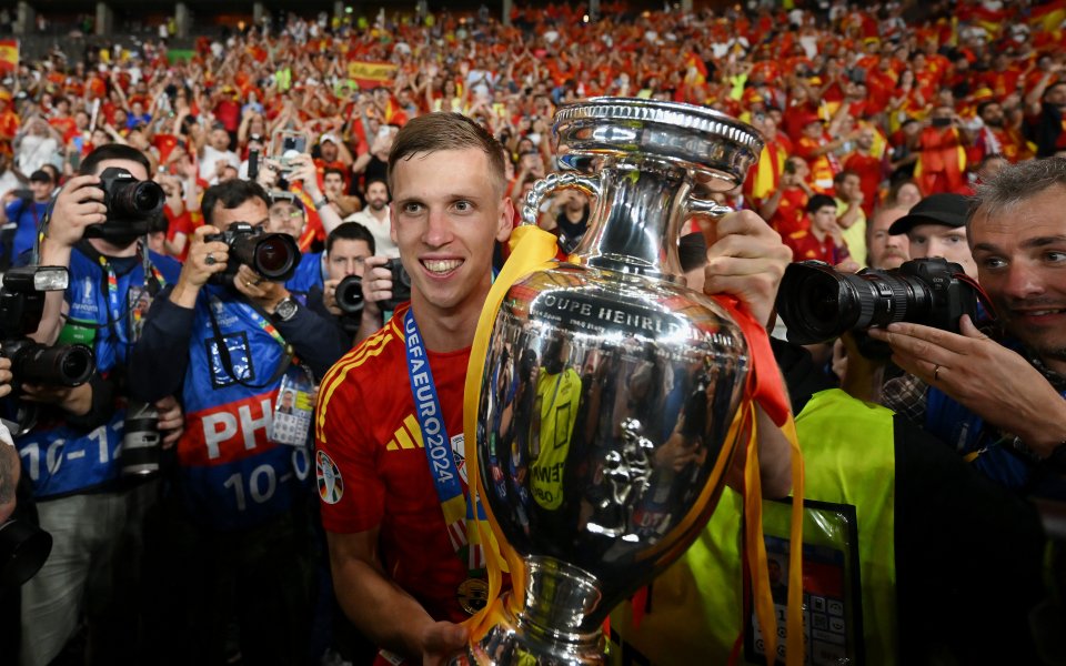 Испанската звезда Дани Олмо се закачи с англичаните ден след