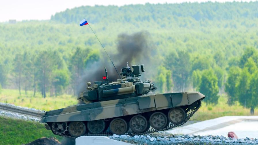 Русия губи „най-добрите в света“ танкове на Путин с десетки