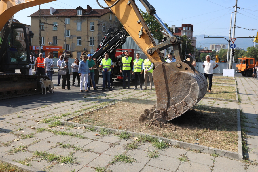 <p>Започна реконструкцията на ул. &quot;Опълченска&quot; в София</p>