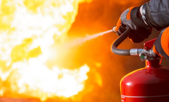 Пожар в София, открито е овъглено тяло