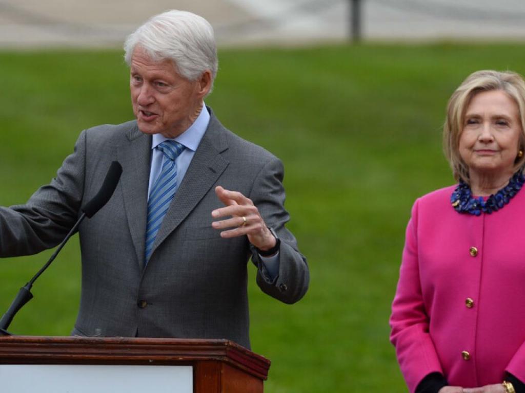 Бившият президент на САЩ Бил Клинтън и бившият държавен секретар