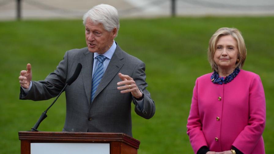 Бил и Хилъри Клинтън подкрепиха Харис за президент