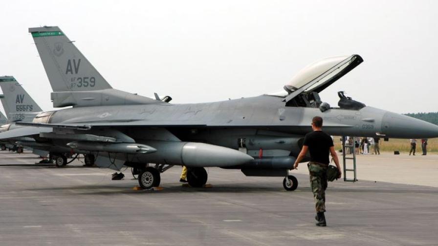 Словакия получи първите си нови самолети F-16