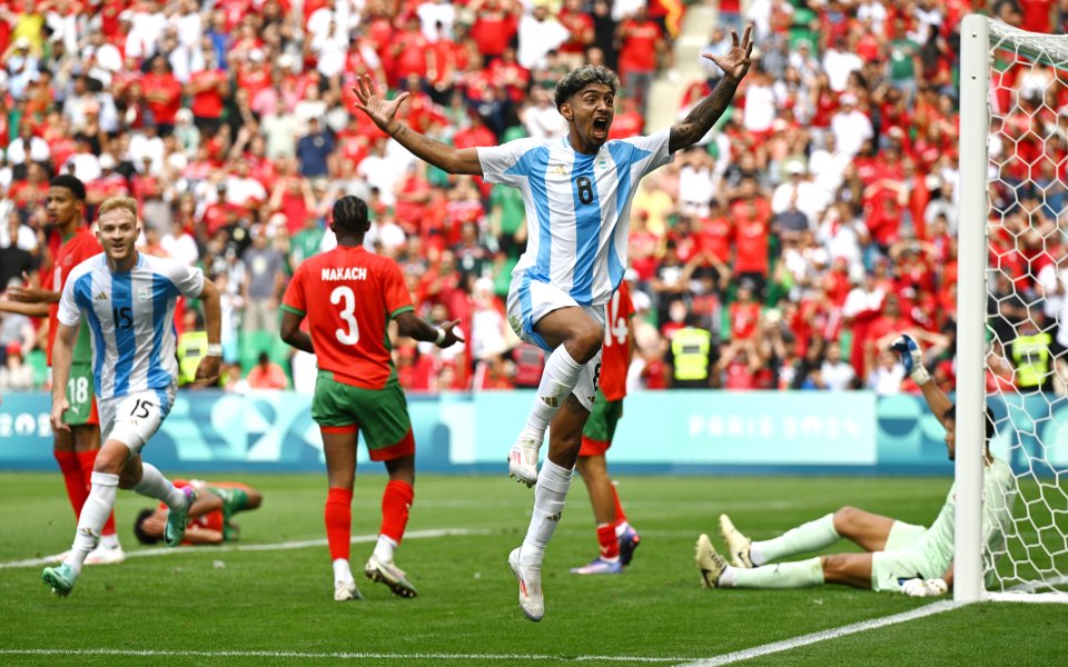 Аржентина успя да постигне драматична победа срещу Мароко на старта