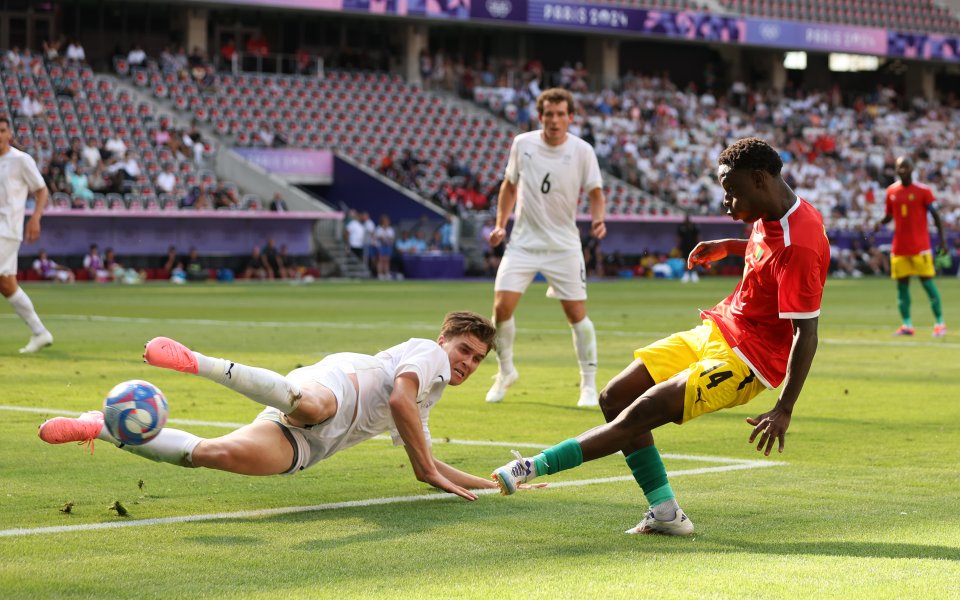 Нова Зеландия триумфира с 2:1 над Гвинея в първия си