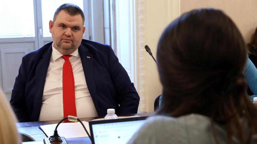 Пеевски обвини ПП-ДБ в зависимости с главния прокурор