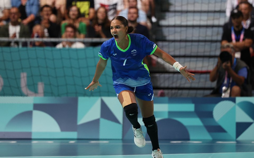 <script src=https://m4.netinfo.bg/gong/js/playerOfMatch