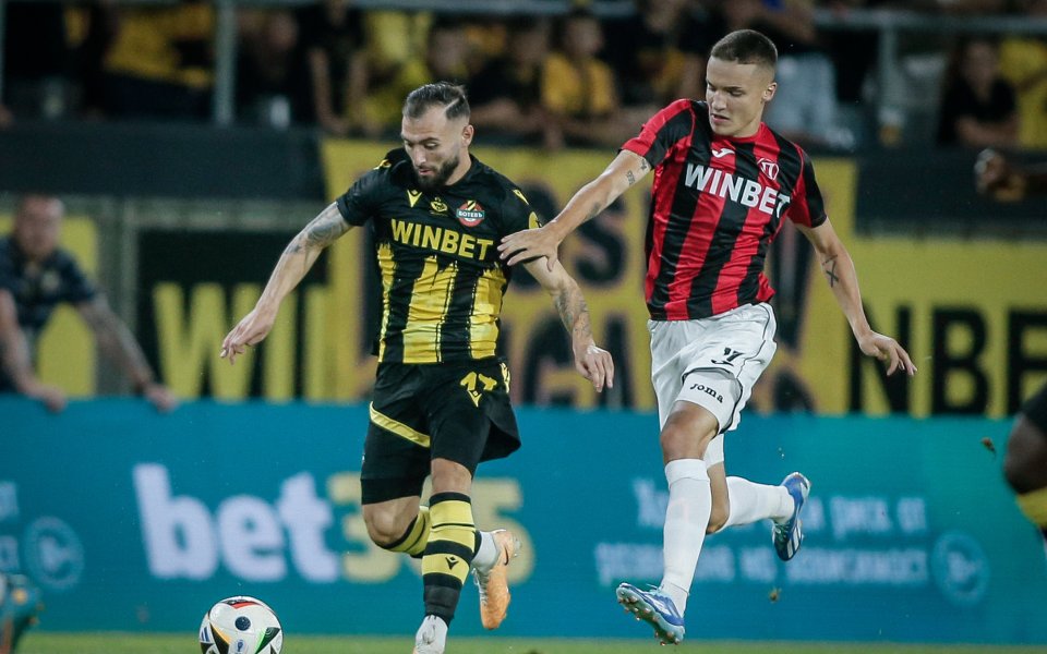 Ботев и Локомотив играят при 1:0 в дербито на Пловдив. Срещата може
