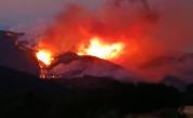 Голям пожар край село Цапарево тръгна към къщите