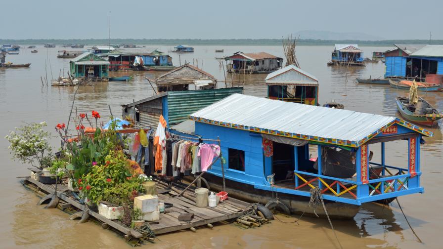 <p>Това уникално село плава в морето от 1300 години</p>