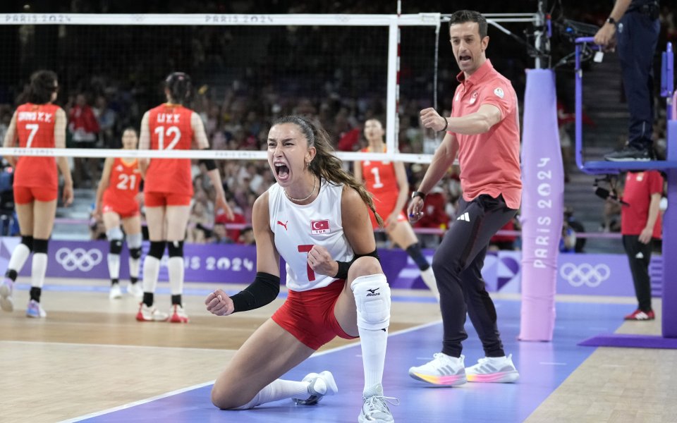 Отборите на Бразилия и Турция се класираха за полуфиналите на