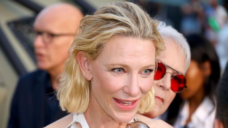  Кейт Бланшет облече лъжици 