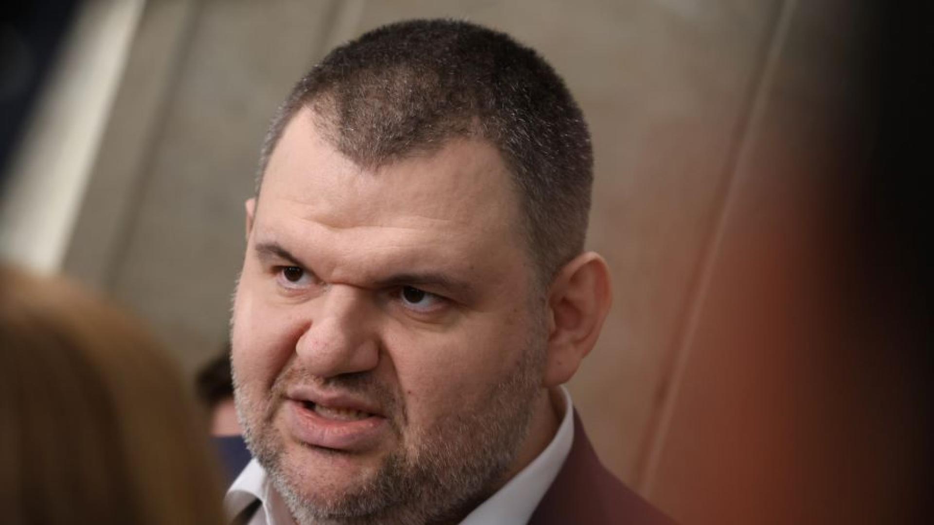 Трябваше кметът на София да намери резерви да плати заплатите