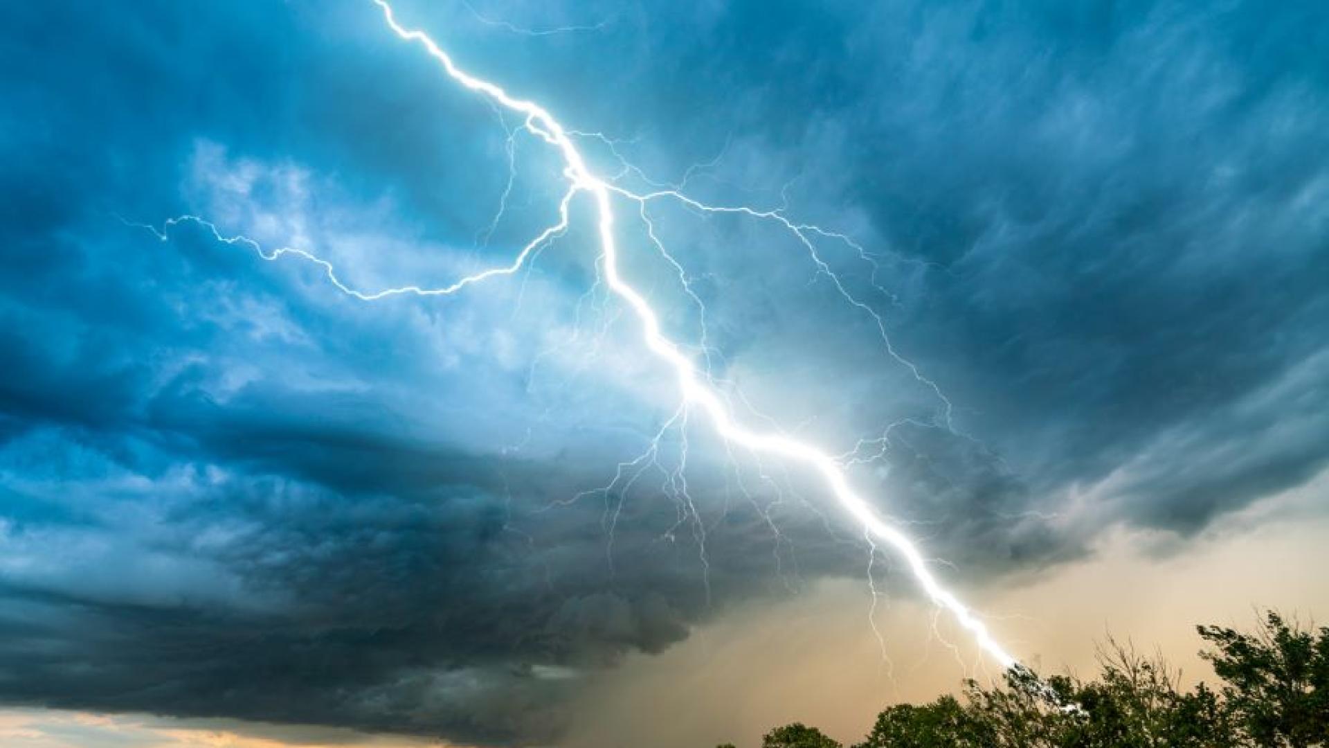 Мълния предизвика пожар в Лозница в четвъртък вечер съобщиха от