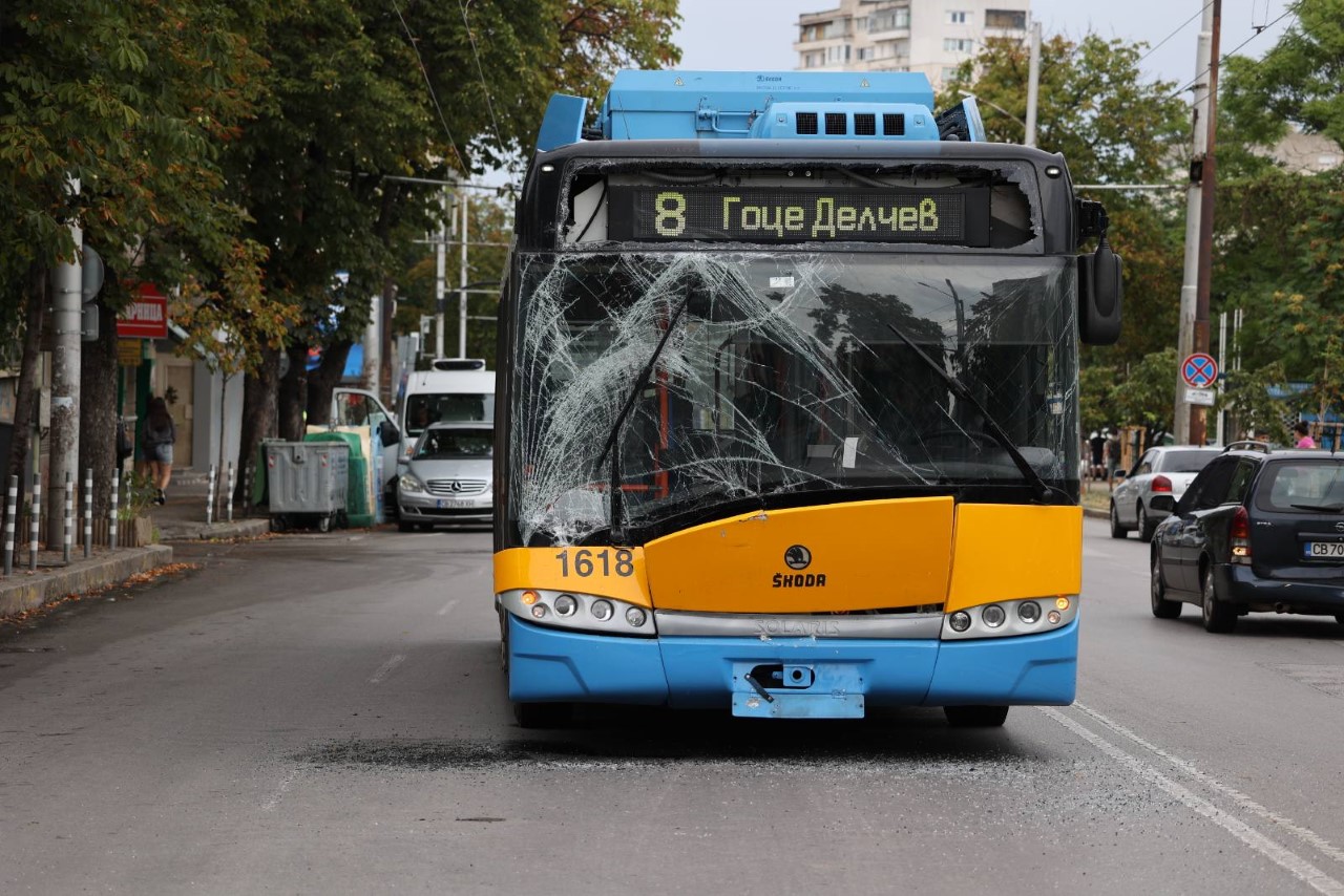 <p>Катастрофа между два тролея при Александровска болница</p>