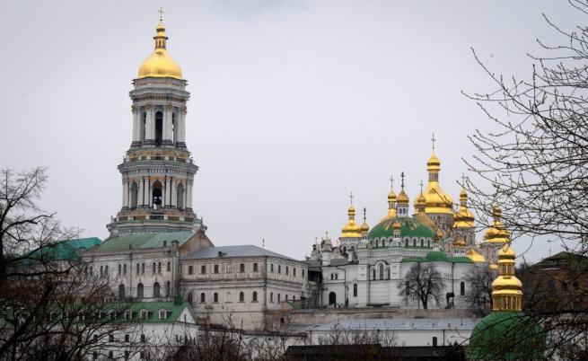 Зеленски подписа закон, забраняващ свързаната с Москва УПЦ