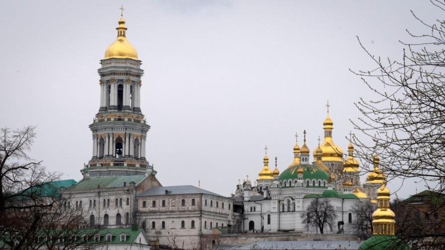 Зеленски подписа закон, забраняващ свързаната с Москва УПЦ