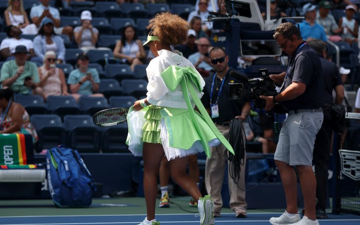 Наоми Осака изуми с бляскава рокля и победа на старта на US Open