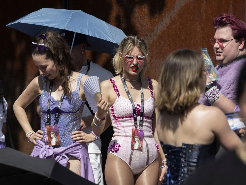 Мега звездата на американската поп музика Тейлър Суифт все още