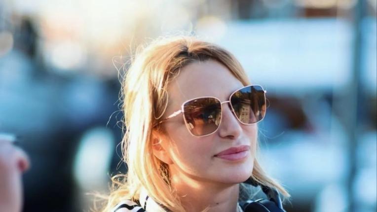  Ваня Щерева и порасналата Мила Роберт 