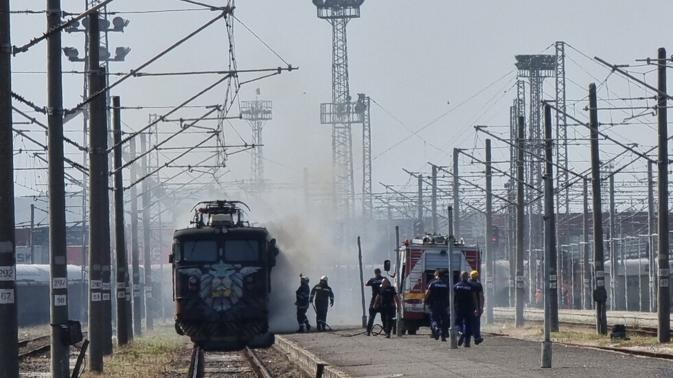 Огромно закъснение на влака Бургас - София заради димящ локомотив