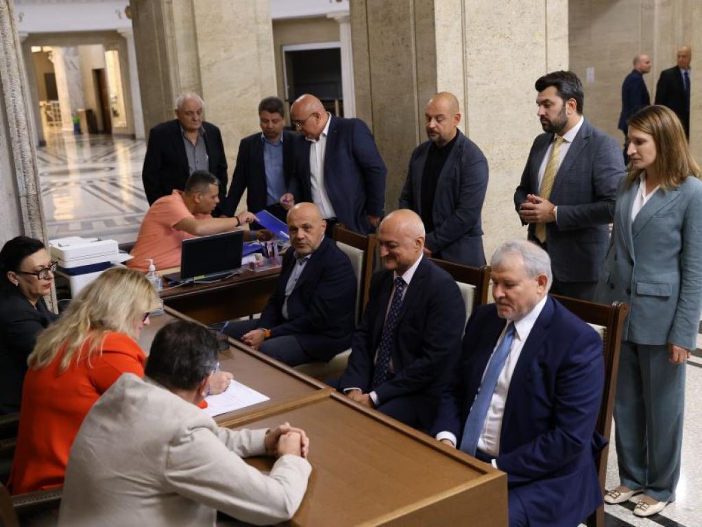 Встъпваме с огромната отговорност и съзнанието за партия която е