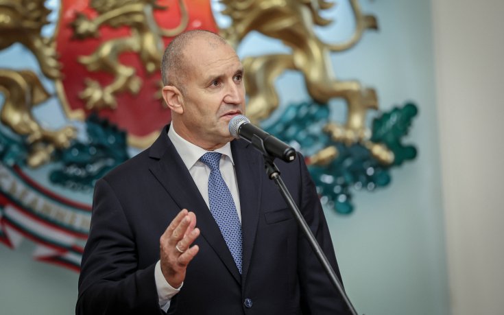 Румен Радев изказа съболезнования на близките и колегите на Петър Василев