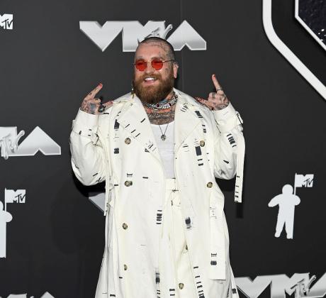 Популярният певец Теди Суимс и партньорката му Рейч Райт вече